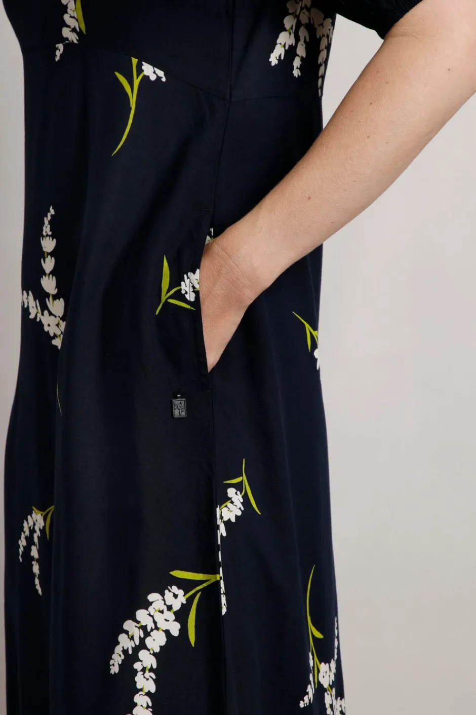 Weird Fish Dresses|Everly LivaEco™ Printed Viscose Dress Rich Navy