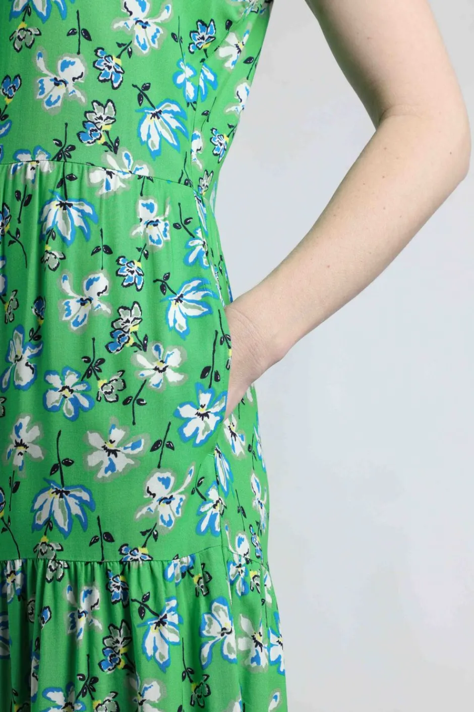 Weird Fish Dresses|Mala Lenzing EcoVero™ Printed Sleeveless Dress Grass Green