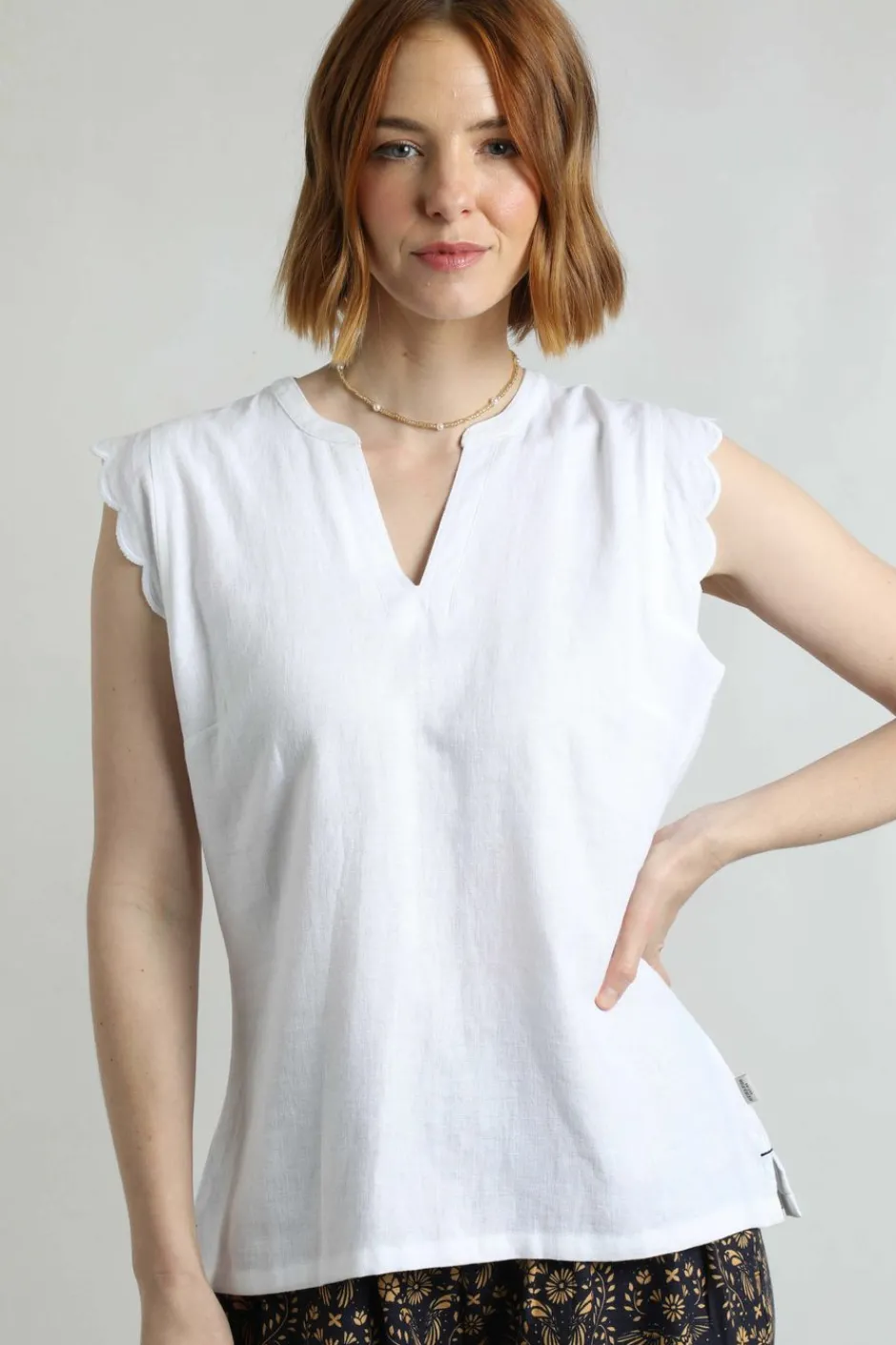 Weird Fish Tunics|Tops & T-Shirts|Tassie Scalloped Edge Linen Rich Vest White